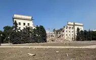 Россияне уничтожили здание Херсонской ОГА