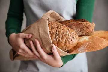 Пальчики оближешь, как в ресторане: что можно приготовить из черствого хлеба (фото)