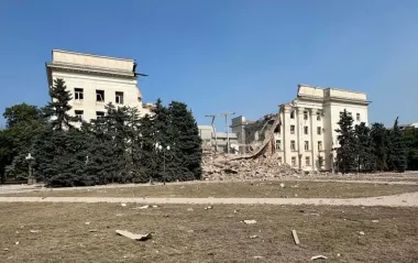 Удар Росії по Херсонській ОДА може прискорити санкції США, - експерт