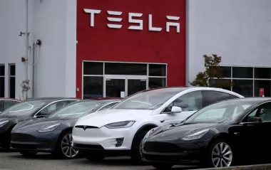 На фоні конфлікту Маска і Трампа: акції Tesla рухнули майже на 20%