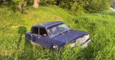 Хотел прокатиться на чужом авто: на Житомирщине злоумышленник съехал в кювет