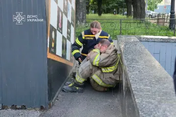В Киеве во время ликвидации последствий атаки РФ погибли спасатели: в ГСЧС назвали имена (фото)
