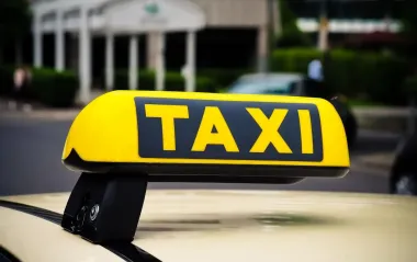Ціни на таксі в Києві злетіли після атаки РФ: скільки доведеться заплатити за поїздку
