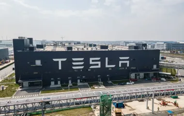 Найбільший удар в історії: акції Tesla стрімко падають через конфлікт Трампа і Маска