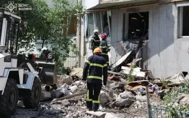Russian missile strike on Lutsk: body of man recovered from rubble. PHOTOS