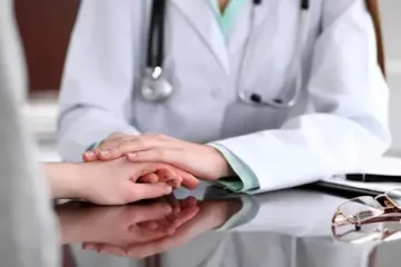 Більше не лікуватимуть безкоштовно: українцям в ЄС скасують низку пільг