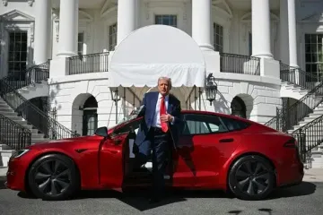 Трамп хоче позбутися автомобіля Tesla, який він купив у Маска