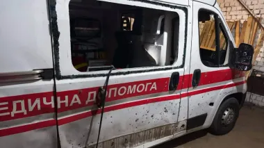 На Херсонщине армия РФ сбросила взрывчатку с дрона на авто скорой: пострадали медики
