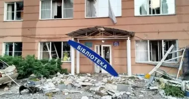 У Києві внаслідок обстрілу росіян пошкоджена бібліотека