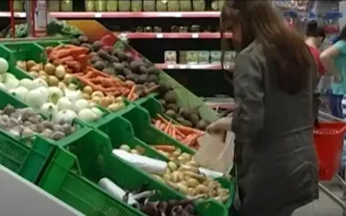 Зниження цін на молоді овочі: скільки коштує буряк, морква та цибуля