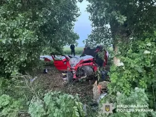 ДТП на Киевщине: уничтоженный автомобиль и трое погибших (фото)
