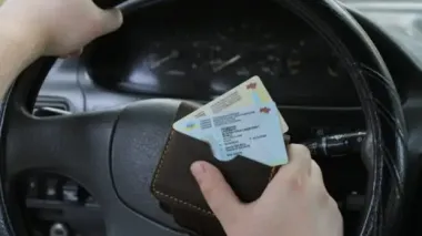 Украинцев заставят пересдавать на права: кто вынужден будет менять документ