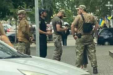 На эмоциях: на Полтавщине женщина, которая набросилась с кулаками на работника ТЦК, получила срок