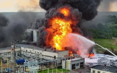 В России возник масштабный пожар возле НПЗ "ЛУКойл": что известно (видео)