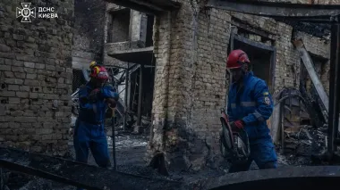 У Києві розібрали будівельні конструкції на місці удару Росії – ДСНС