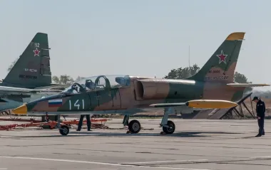 РФ будує укриття для літаків на 14 авіабазах, зокрема в Криму: знімки супутника
