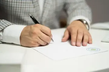Договір дарування чи заповіт: який спосіб передавання майна вигідніший