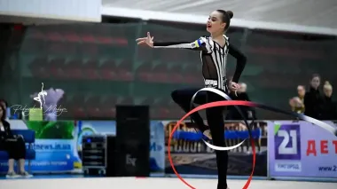 Ukraine's Taisiia Onofriichuk finishes European championship with bronze in ribbon routine – video