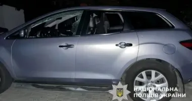 На Київщині через нічні обстріли пошкоджений будинок та автомобіль