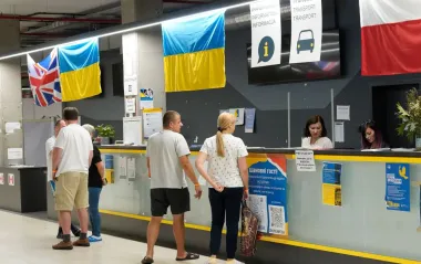 ЕС планирует продлить временную защиту для украинцев до 2027 года: когда примут решение