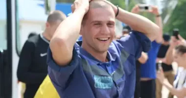 "Мамуля, я приїхав, я вдома": перший дзвінок українського захисника після полону