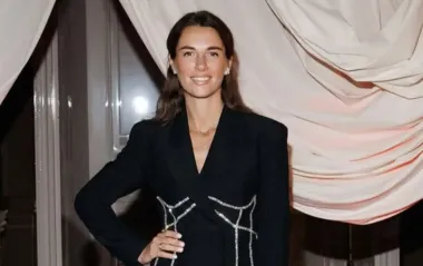 И это после троих детей! Жена Решетника похвасталась фигурой в купальнике (фото)