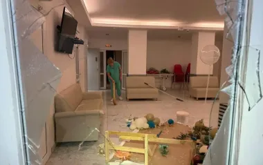 Росія вдарила по пологовому будинку в Одесі: фото наслідків