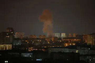 ВС РФ комбинированно атаковали Киев: под массированным ударом оказались жилые дома, поднялись пожары
