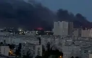 Небо у Києві затягло чорним димом