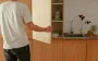 Не удобно, а вредно: 6 вещей, которые не стоит хранить в кухонных шкафчиках