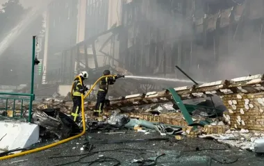У Києві внаслідок обстрілу постраждали сім районів: ДСНС розкрило деталі