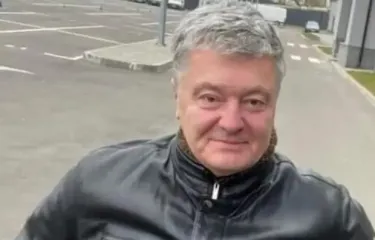Порошенко спробував попіаритись на нічних обстрілах: вимагає ракети, створення яких блокував особисто