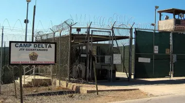 У Трампа тайно отправят в Гунтанамо тысячи мигрантов, включая украинцев – WP