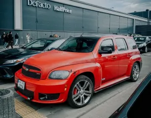 Ретроспорткар для семьи: в Киеве заметили редкое и нестандартное авто из США (фото)