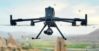 Новейший дрон Matrice 400 от DJI: несет 6 кг веса и летает почти час (видео)