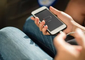 Все дело в кабелях: почему смартфоны медленно заряжаются и как это исправить
