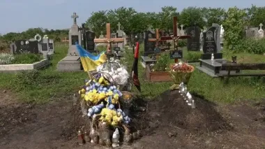 На Львівщині з почестями поховали не того: “загиблий” боєць виявився живим