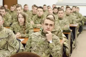 Військову підготовку у школах та вишах скасують: молоді підготували нову альтернативу