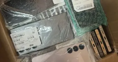 Прикордонники Львівщини затримали жінку, яка намагалась незаконно перевезти майже 100 смартфонів