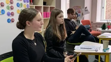 Фінансова безпека дитини: як допомогти школяру не потрапити в пастку – досвід КМDШ