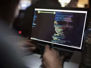 Хакеры могут взломать ваш компьютер и без интернета: эксперт выявил 2 неожиданные схемы