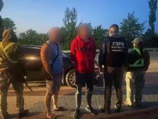 Прикордонники викрили хитромудру схему втечі: чоловік намагався вивезти свого шурина з країни