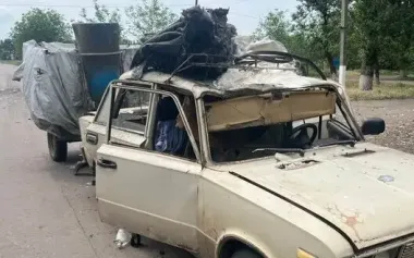 Occupiers strike bus and civilian car with FPV drones in Donetsk region – 2 killed, 4 injured. PHOTOS
