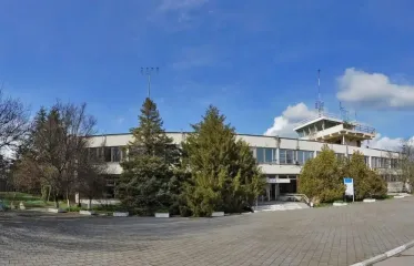 "Панцири", "Торы", ангары: РФ переделала аэропорт "Керчь" на место пуска БпЛА, — "Схемы" (фото)