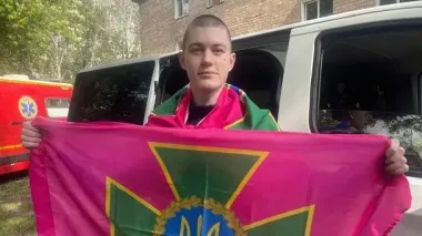 Рідні впізнали Сергія, щойно той вийшов з автобуса: щемлива зустріч через три роки полону