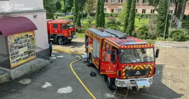 У Чернівцях горів навчальний заклад: постраждали підлітки