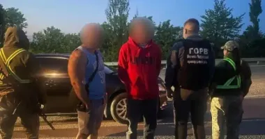 У багажнику та через Дністер: на Вінниччині викрили "сімейну" втечу від мобілізації