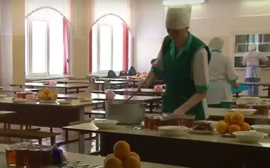 Школьникам обещают бесплатное питание: кого коснутся изменения