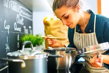 Спасут не только от голода, но и жары: рецепты знаменитых холодных супов