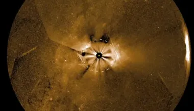 Аппарат NASA запечатлел колоссальные взрывы на Солнце: почему они опасны для нас (видео)